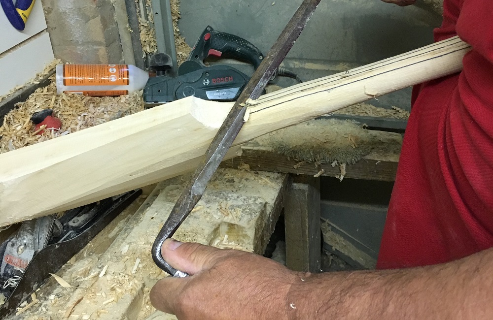 Solitaire Shaping Cricket Bat with Drawknife